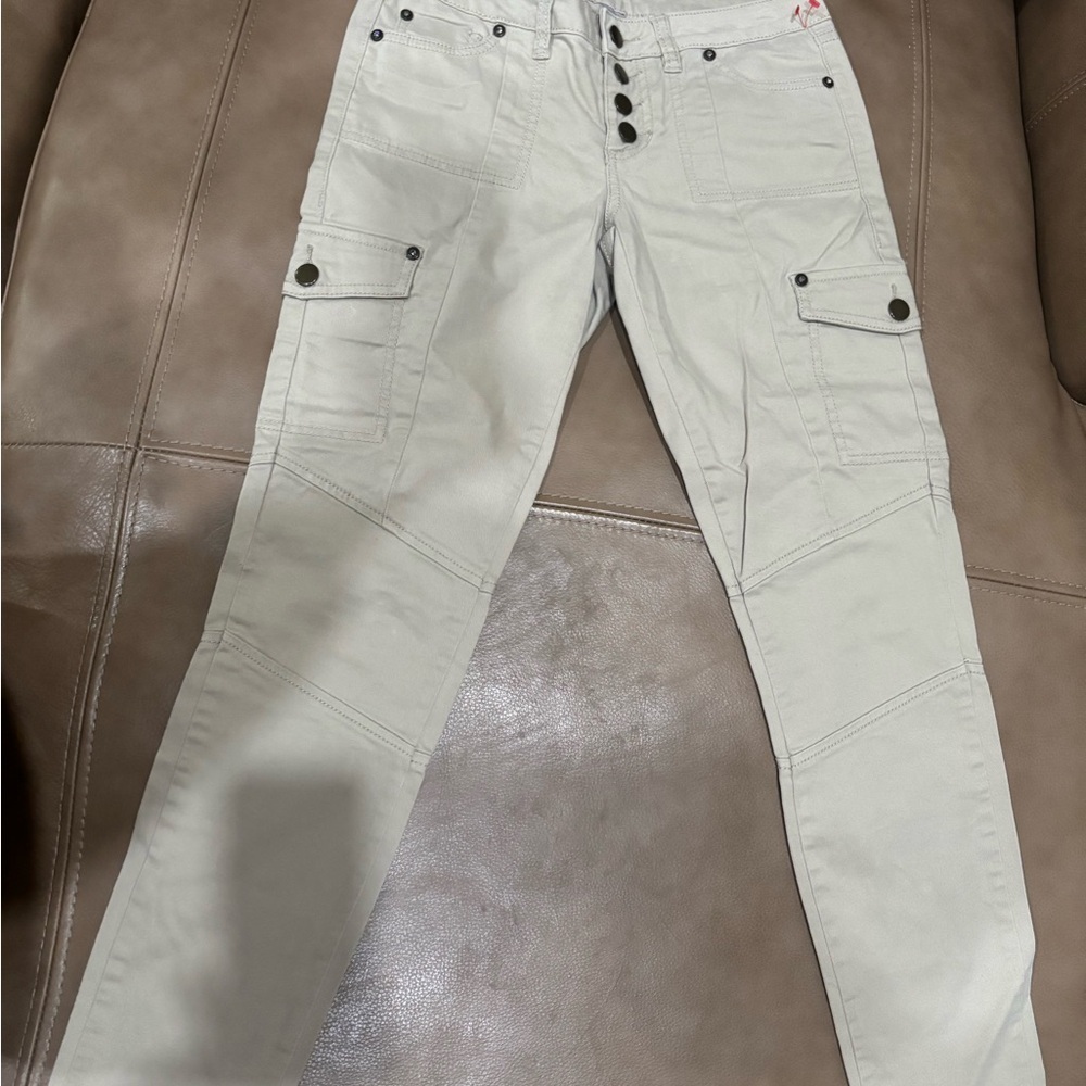 Stylish Cargo Pants in Light tan